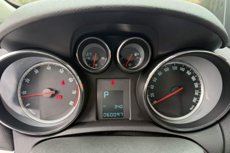 Used Buick Encore 2014 1.4T Automatic Two-Wheel Drive Urban Elite Model Instrument Cluster