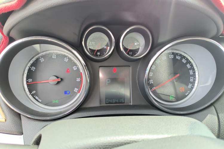 Used Buick Encore 2014 1.4T Automatic Two-Wheel Drive Urban Elite Model Instrument Cluster