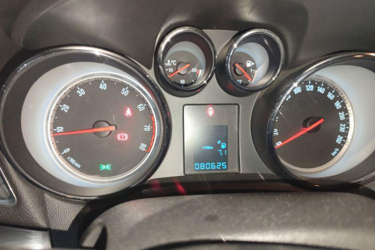Used Buick Encore 2014 1.4T Manual Two-Wheel Drive Urban Sport Model Instrument Cluster