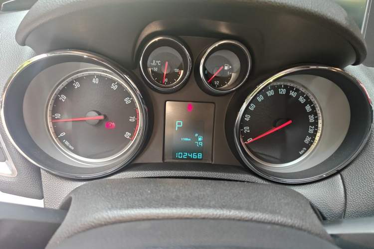 Used Buick Encore 2014 1.4T Automatic Two-Wheel Drive Urban Elite Model Instrument Cluster