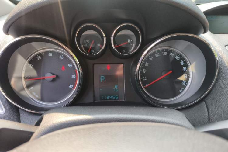 Used Buick Encore 2014 1.4T Automatic Two-Wheel Drive Urban Elite Model Instrument Cluster