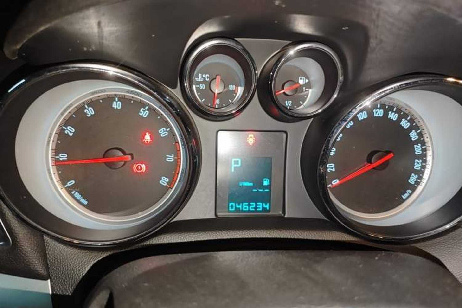 Used Buick Encore 2014 1.4T Automatic Two-Wheel Drive Urban Elite Model Instrument Cluster