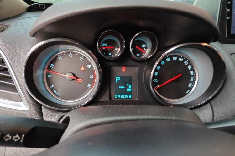 Used Buick Encore 2014 1.4T Automatic Two-Wheel Drive Urban Elite Model Instrument Cluster