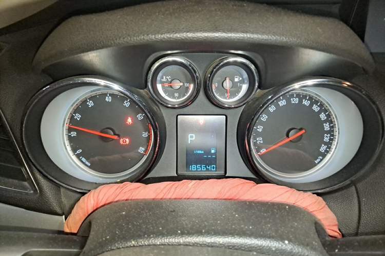 Used Buick Encore 2014 1.4T Automatic Two-Wheel Drive Urban Elite Model Instrument Cluster