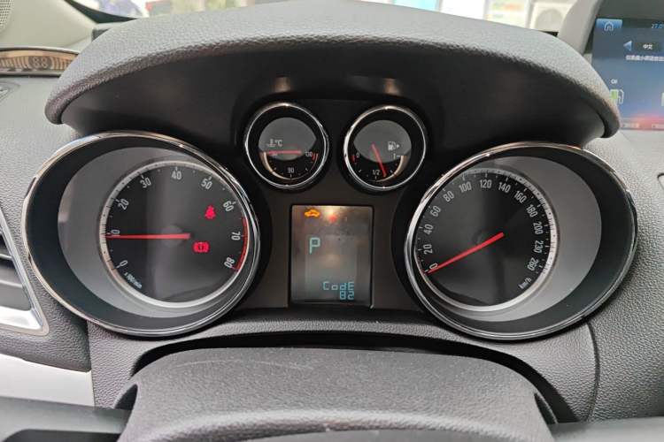 Used Buick Encore 2014 1.4T Automatic Two-Wheel Drive Urban Elite Model Instrument Cluster