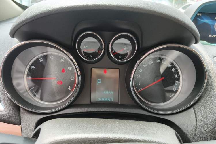 Used Buick Encore 2014 1.4T Automatic Two-Wheel Drive Urban Leading Model Instrument Cluster