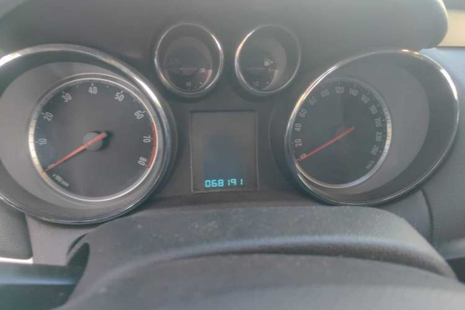 Used Buick Encore 2014 1.4T Automatic Two-Wheel Drive Urban Elite Model Instrument Cluster