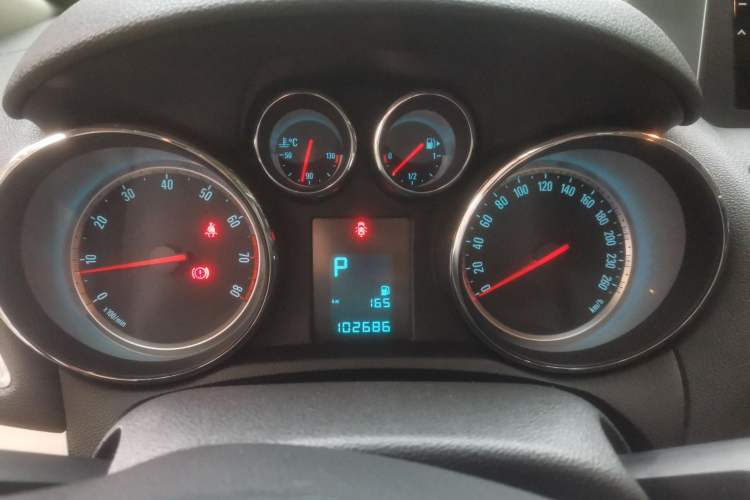 Used Buick Encore 2014 1.4T Automatic Two-Wheel Drive Urban Elite Model Instrument Cluster