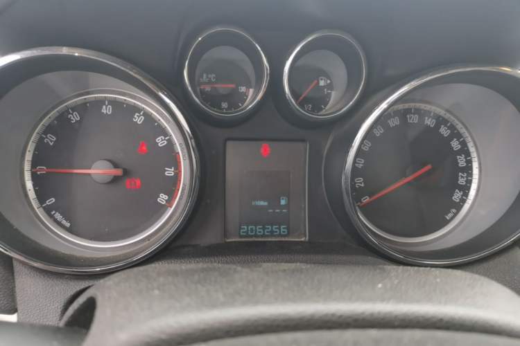 Used Buick Encore 2014 1.4T Manual Two-Wheel Drive Urban Advanced Model Instrument Cluster