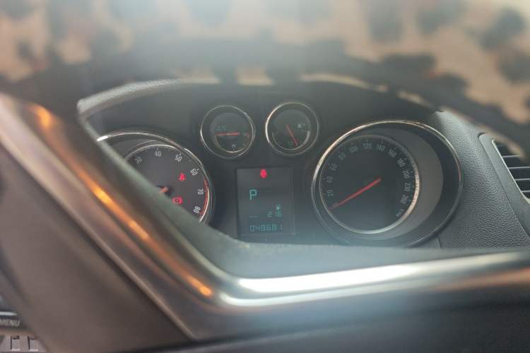 Used Buick Encore 2014 1.4T Automatic Two-Wheel Drive Urban Elite Model Instrument Cluster