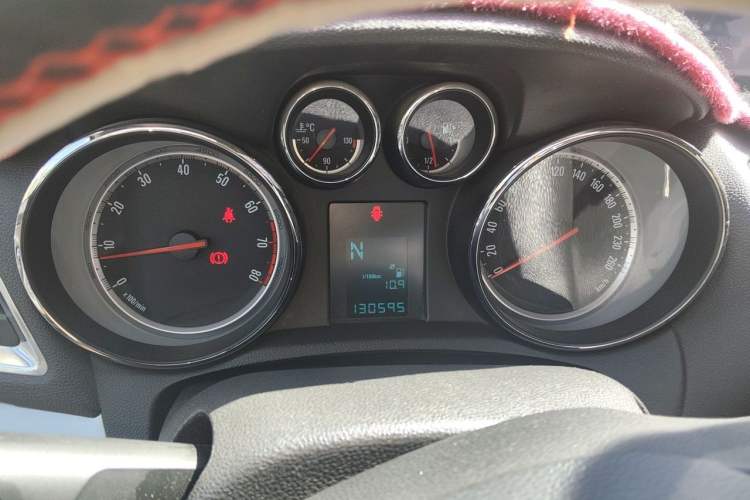 Used Buick Encore 2014 1.4T Automatic Two-Wheel Drive Urban Elite Model Instrument Cluster