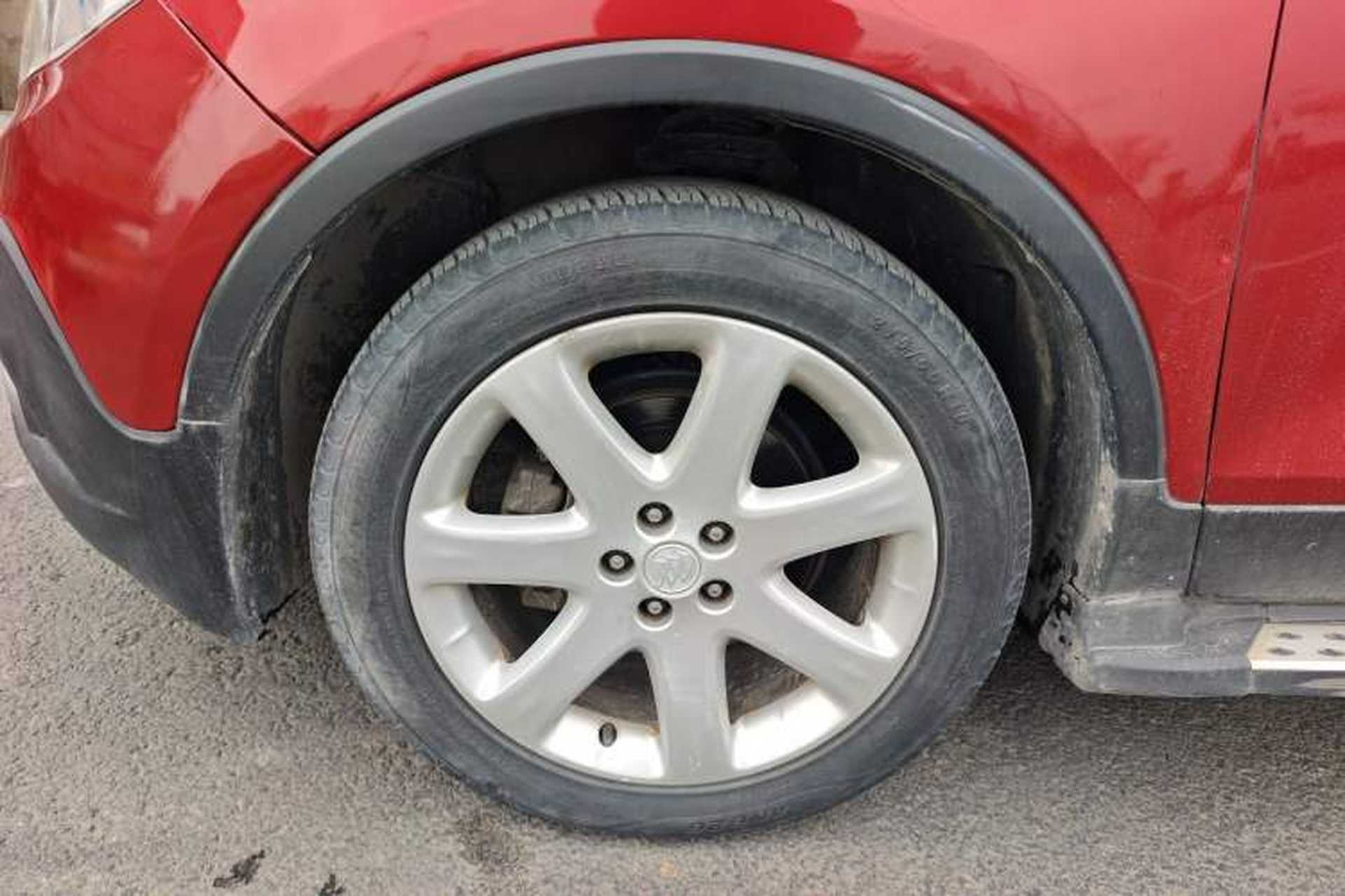 Used Buick Encore 2014 1.4T Automatic Two-Wheel Drive Urban Elite Model Left Front Wheel Hub