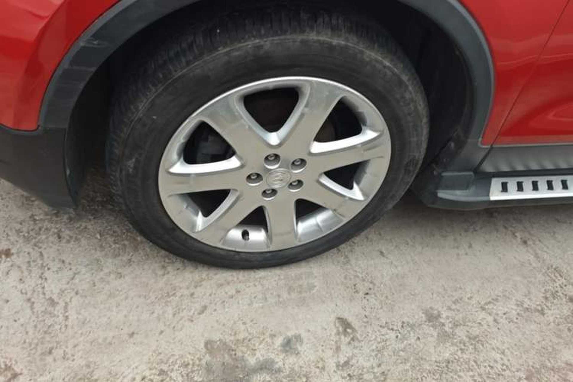 Used Buick Encore 2014 1.4T Automatic Two-Wheel Drive Urban Elite Model Left Front Wheel Hub