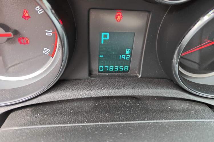 Used Buick Encore 2014 1.4T Automatic Two-Wheel Drive Urban Elite Model Odometer Close Up