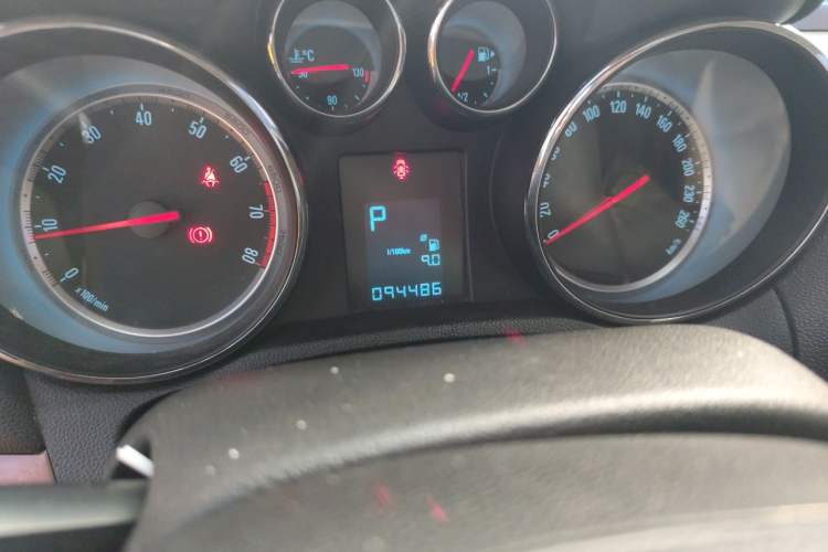 Used Buick Encore 2014 1.4T Automatic Two-Wheel Drive Urban Leading Model Odometer Close Up