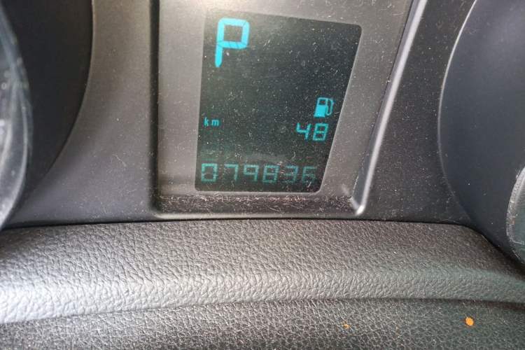 Used Buick Encore 2014 1.4T Automatic Two-Wheel Drive Urban Elite Model Odometer Close Up