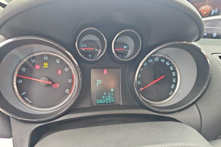 Used Buick Encore 2014 1.4T Automatic Two-Wheel Drive Urban Elite Model Odometer Close Up
