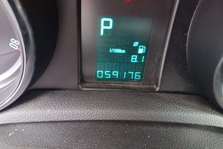Used Buick Encore 2014 1.4T Automatic Two-Wheel Drive Urban Elite Model Odometer Close Up