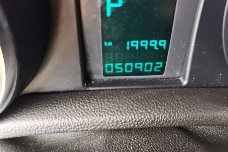 Used Buick Encore 2014 1.4T Automatic Two-Wheel Drive Urban Leading Model Odometer Close Up