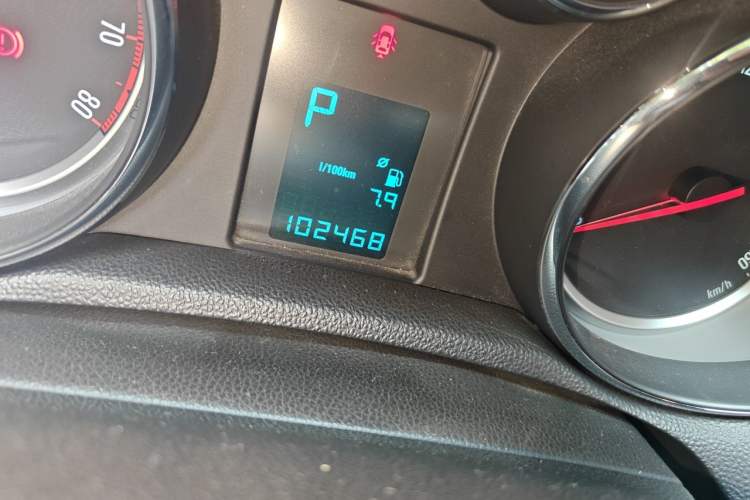 Used Buick Encore 2014 1.4T Automatic Two-Wheel Drive Urban Elite Model Odometer Close Up