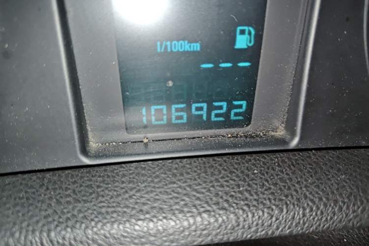 Used Buick Encore 2014 1.4T Automatic Two-Wheel Drive Urban Elite Model Odometer Close Up