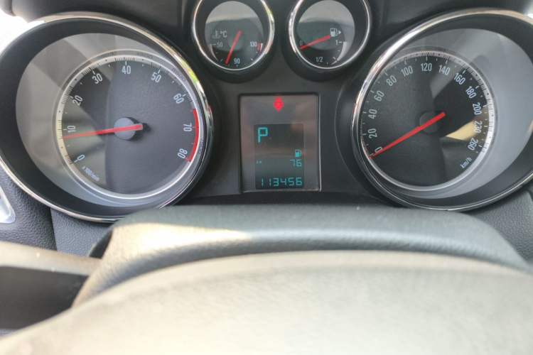 Used Buick Encore 2014 1.4T Automatic Two-Wheel Drive Urban Elite Model Odometer Close Up