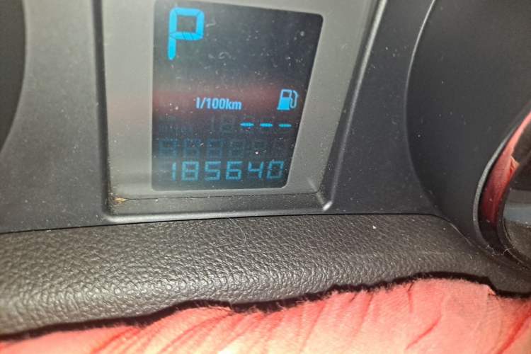 Used Buick Encore 2014 1.4T Automatic Two-Wheel Drive Urban Elite Model Odometer Close Up