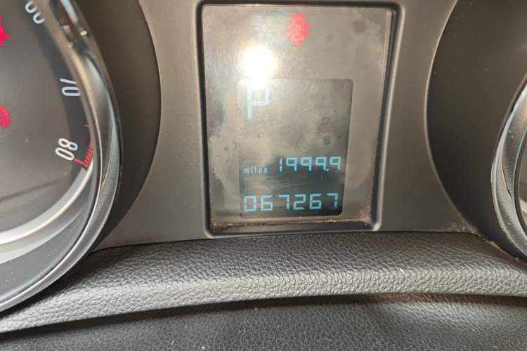 Used Buick Encore 2014 1.4T Automatic Two-Wheel Drive Urban Elite Model Odometer Close Up