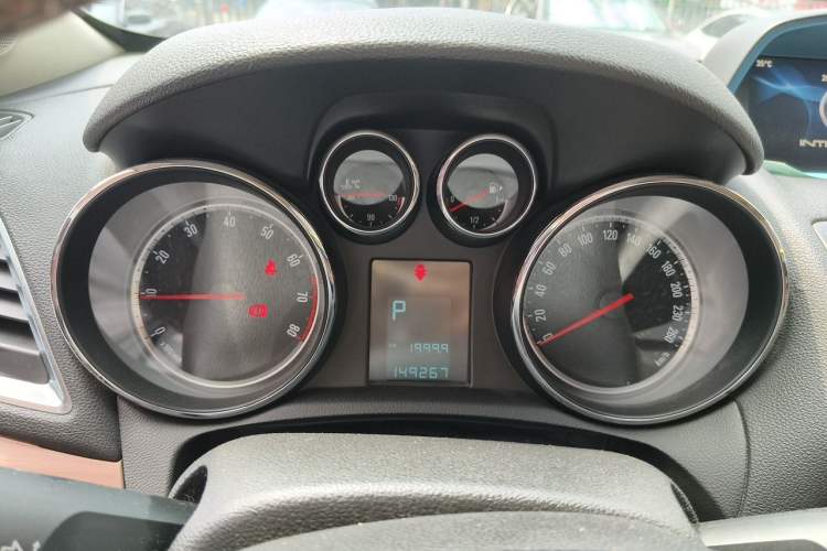 Used Buick Encore 2014 1.4T Automatic Two-Wheel Drive Urban Leading Model Odometer Close Up