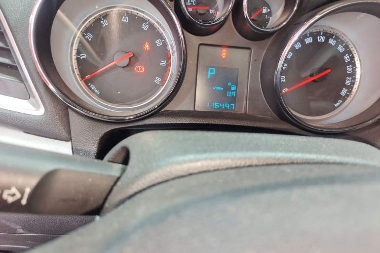 Used Buick Encore 2014 1.4T Automatic Two-Wheel Drive Urban Elite Model Odometer Close Up