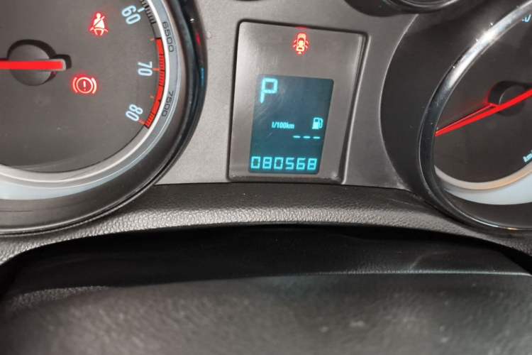 Used Buick Encore 2014 1.4T Automatic Two-Wheel Drive Urban Elite Model Odometer Close Up