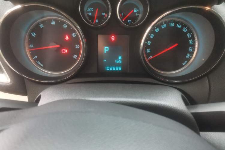 Used Buick Encore 2014 1.4T Automatic Two-Wheel Drive Urban Elite Model Odometer Close Up