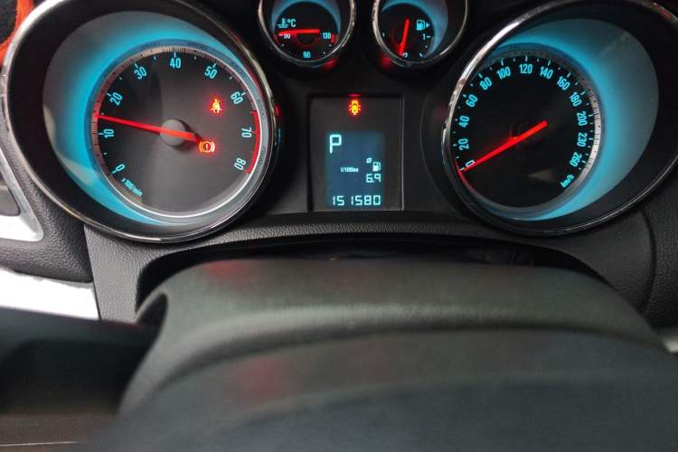 Used Buick Encore 2014 1.4T Automatic Two-Wheel Drive Urban Elite Model Odometer Close Up