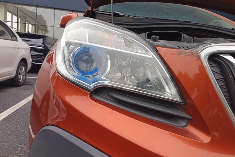 Used Buick Encore 2014 1.4T Automatic Two-Wheel Drive Urban Elite Model Right Front Headlight
