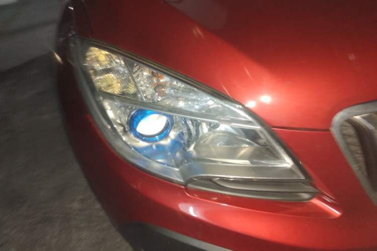 Used Buick Encore 2014 1.4T Manual Two-Wheel Drive Urban Sport Model Right Front Headlight