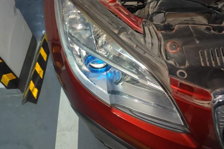 Used Buick Encore 2014 1.4T Automatic Two-Wheel Drive Urban Elite Model Right Front Headlight