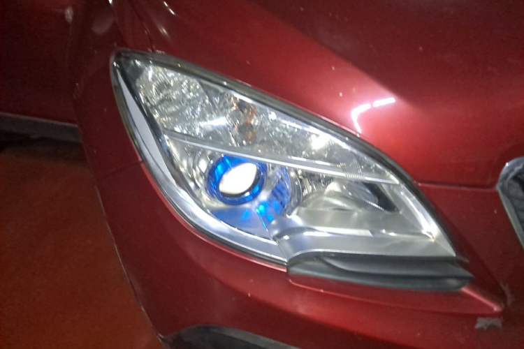 Used Buick Encore 2014 1.4T Automatic Two-Wheel Drive Urban Elite Model Right Front Headlight
