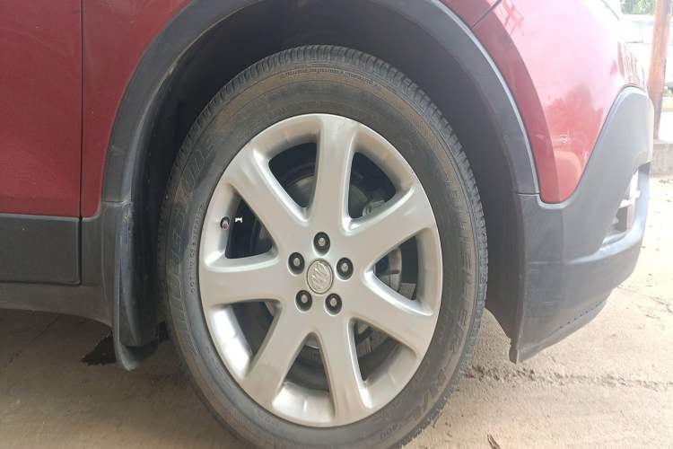 Used Buick Encore 2014 1.4T Automatic Two-Wheel Drive Urban Leading Model Right Front Wheel Hub