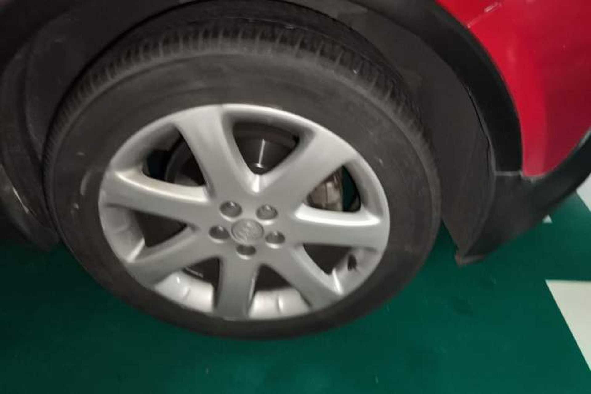 Used Buick Encore 2014 1.4T Automatic Two-Wheel Drive Urban Elite Model Right Front Wheel Hub