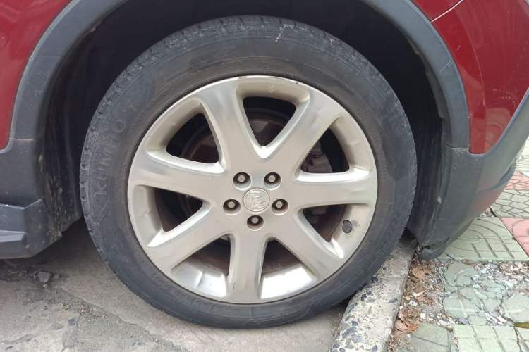 Used Buick Encore 2014 1.4T Automatic Two-Wheel Drive Urban Elite Model Right Front Wheel Hub
