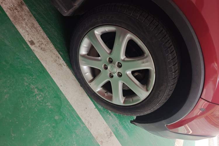 Used Buick Encore 2014 1.4T Automatic Two-Wheel Drive Urban Elite Model Right Front Wheel Hub