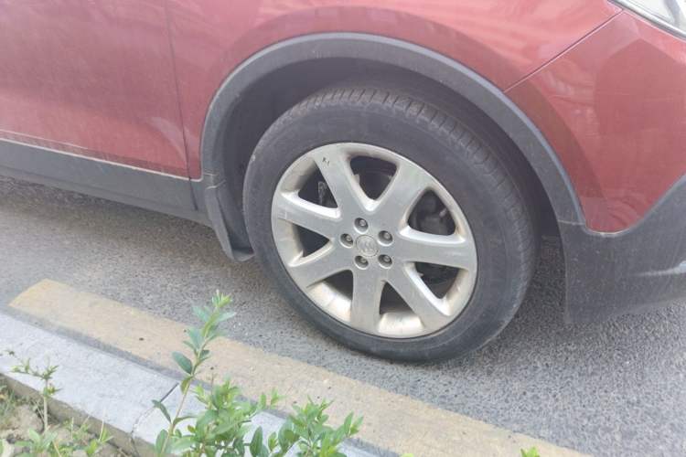 Used Buick Encore 2014 1.4T Automatic Two-Wheel Drive Urban Elite Model Right Front Wheel Hub