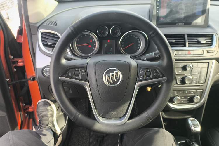 Used Buick Encore 2014 1.4T Automatic Two-Wheel Drive Urban Elite Model Steering Wheel