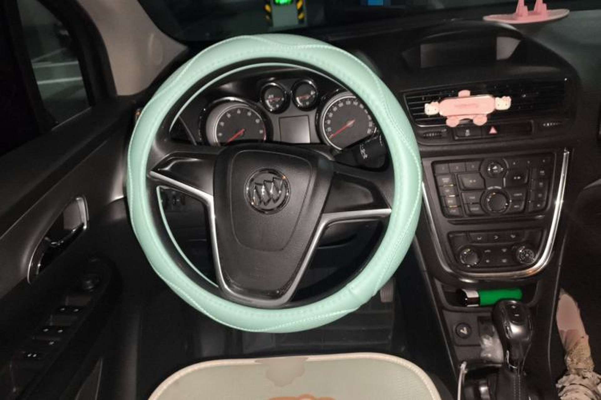 Used Buick Encore 2014 1.4T Automatic Two-Wheel Drive Urban Elite Model Steering Wheel