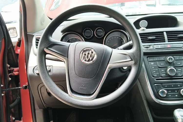 Used Buick Encore 2014 1.4T Automatic Two-Wheel Drive Urban Elite Model Steering Wheel