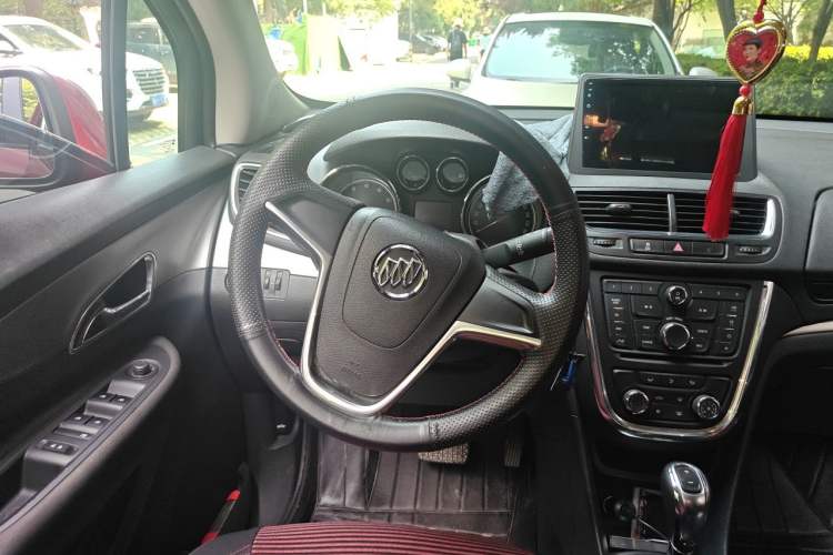 Used Buick Encore 2014 1.4T Automatic Two-Wheel Drive Urban Elite Model Steering Wheel