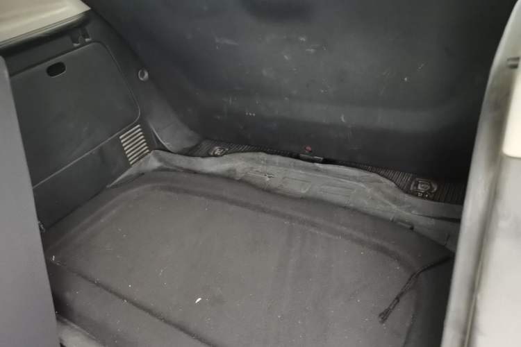 Used Buick Encore 2014 1.4T Manual Two-Wheel Drive Urban Advanced Model Trunk