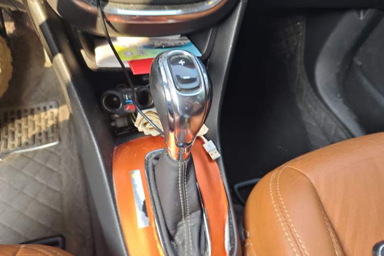 Used Buick Encore 2014 1.4T Automatic Two-Wheel Drive Urban Elite Model Gear Lever