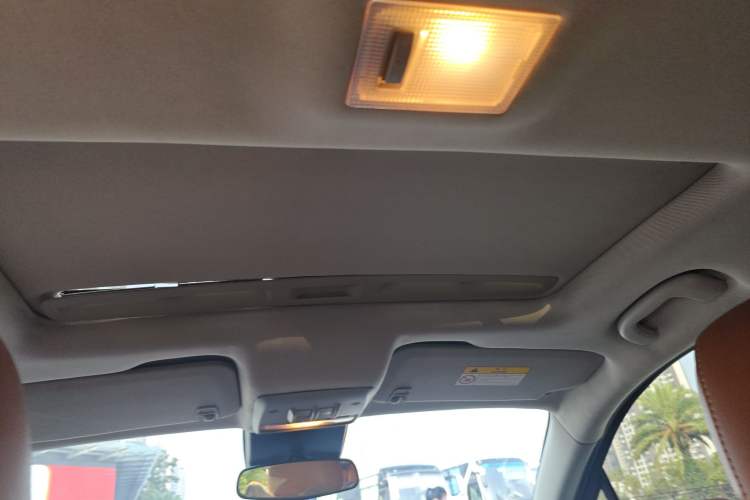 Used Buick Encore 2014 1.4T Automatic Two-Wheel Drive Urban Elite Model Headliner