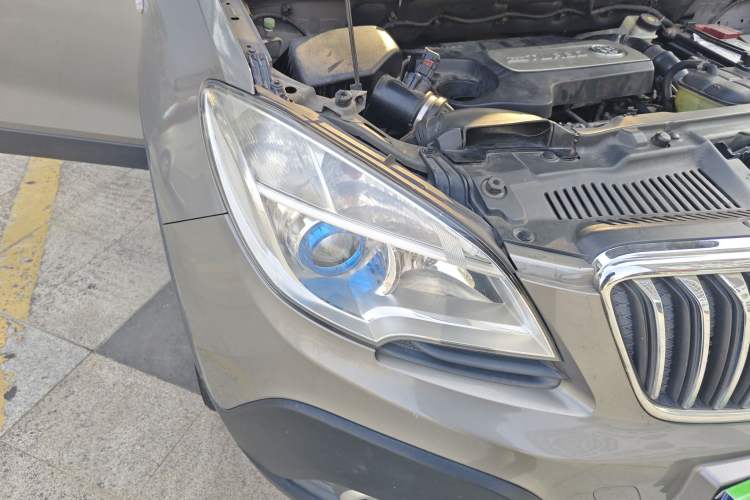 Used Buick Encore 2014 1.4T Automatic Two-Wheel Drive Urban Elite Model Right Front Headlight